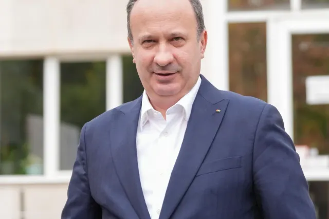 Adrian Câciu: ”Stați că a apărut desteptul vieții, bolojanu(rile).  Rezolva el situația...”