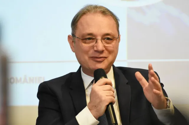 Luca Niculescu, despre formarea noului Guvern: Trei variante de executiv sunt luate în calcul. „Toate opțiunile sunt pe masă”