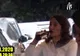 Candidata pluseristă de la “4” urcă bauta la volan şi trece repetat pe culoare roşie a semaforului